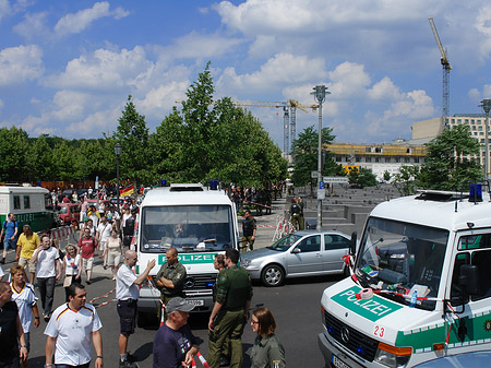 Fotos Holocaust Mahnmal mit Polizeiabsperrung | Berlin