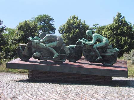 Avusdenkmal Fotos