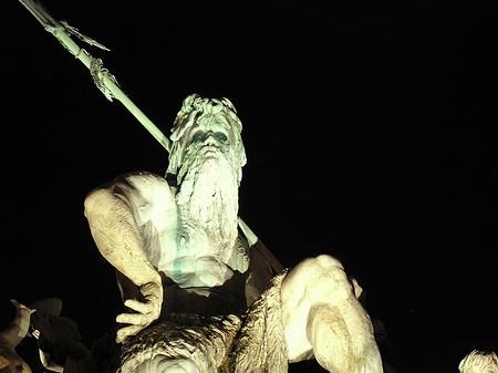 Fotos Neptunbrunnen bei Nacht