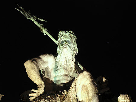 Foto Neptunbrunnen bei Nacht