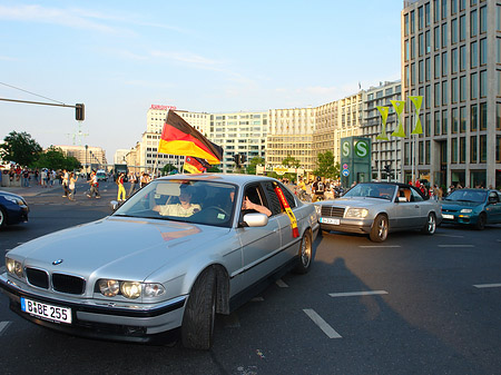 Foto Autokorso am Potsdamer Platz - Berlin