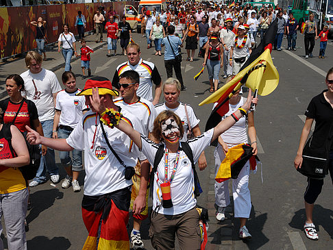 Deutsche Fans am Potsdamer Platz Fotos