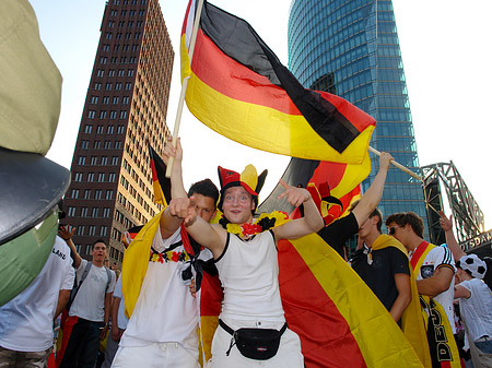 Foto Straßenjubel am Potsdamer Platz