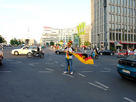 Foto Straßenjubel am Potsdamer Platz