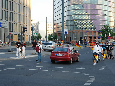 Fotos Straßenjubel am Potsdamer Platz | Berlin