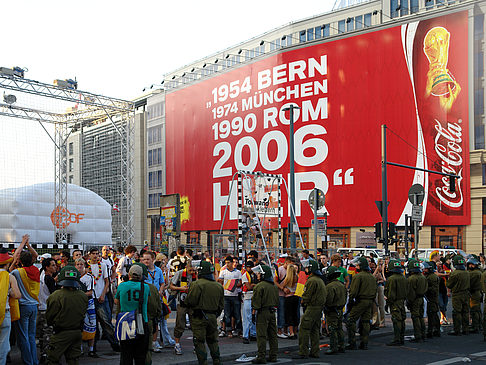 Fotos Straßenjubel am Potsdamer Platz | Berlin