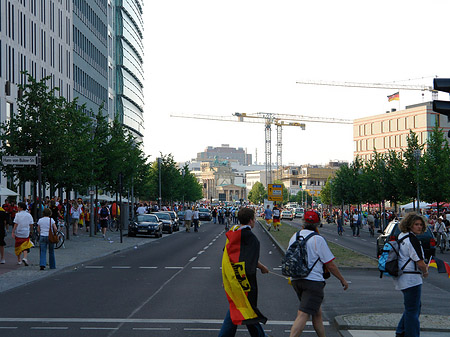 Straßenjubel am Potsdamer Platz Foto 