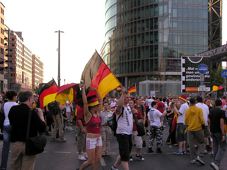 Foto Straßenjubel am Potsdamer Platz