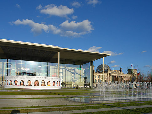 Paul-Löbe-Bau und Reichstag