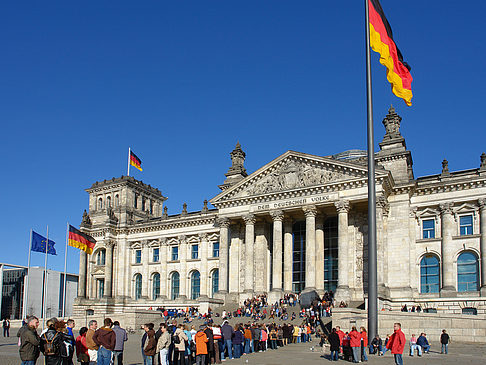 Touristen am Reichstag