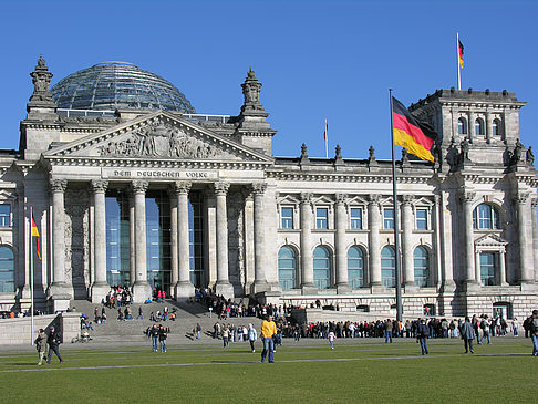 Touristen am Reichstag Fotos