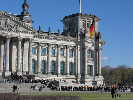 Touristen am Reichstag