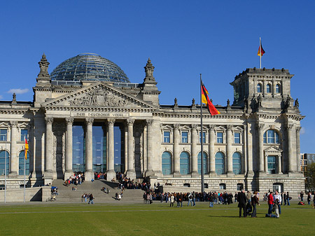 Touristen am Reichstag