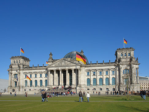 Touristen am Reichstag Foto 