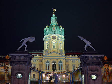 Eingang zum Schloss Charlottenburg Foto 