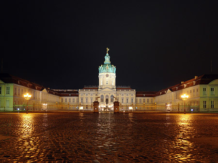 Eingang zum Schloss Charlottenburg Fotos