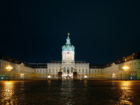 Eingang zum Schloss Charlottenburg Fotos