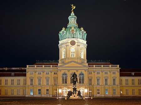 Schloss Charlottenburg bei Nacht Foto 
