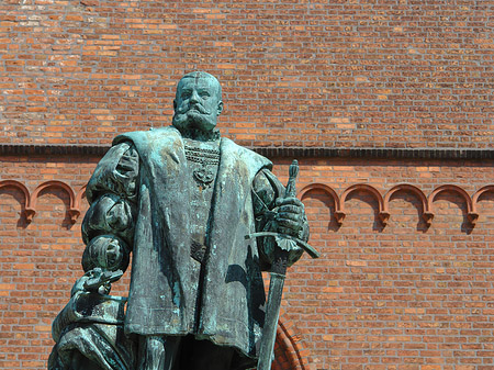 Joachim II Denkmal an der Nikolaikirche