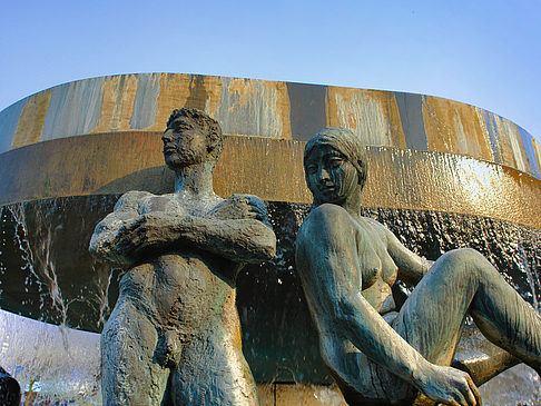 Fotos Figuren am Brunnen