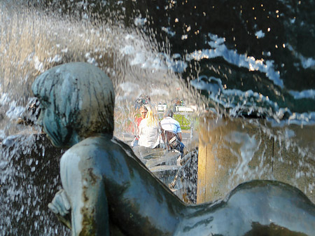 Foto Figuren am Brunnen - Berlin