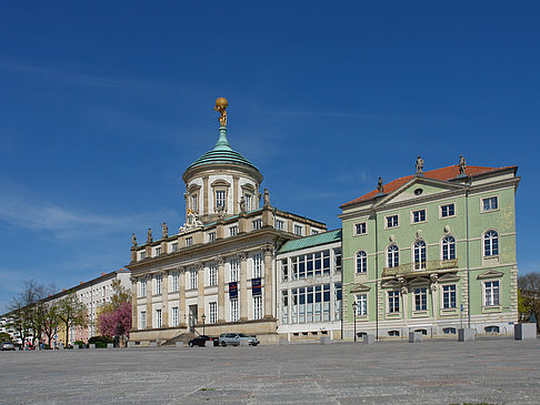 Rathaus mit Knobelsdorffhaus Foto 