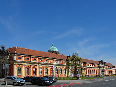 Filmmuseum mit Straße