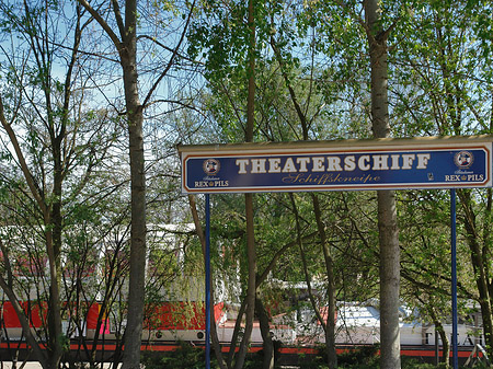 Fotos Eingang zum Theaterschiff