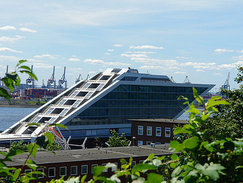 Altonaer Balkon mit Blick auf den Hafen Foto 