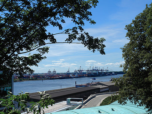 Fotos Altonaer Balkon mit Blick auf den Hafen