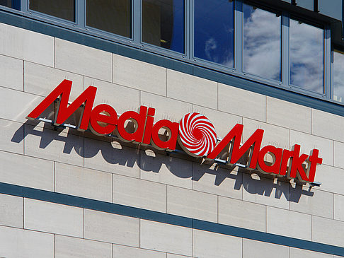 Fotos Media Markt am Bahnhof Altona