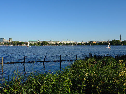 Blick nach Osten von der Außenalster Fotos