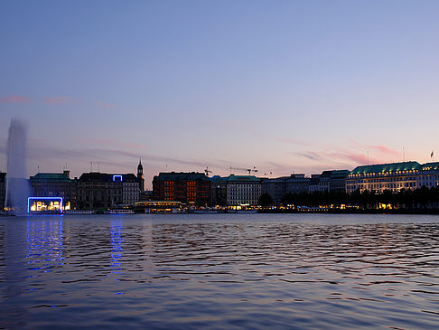 Fontäne auf der Binnenalster Foto 