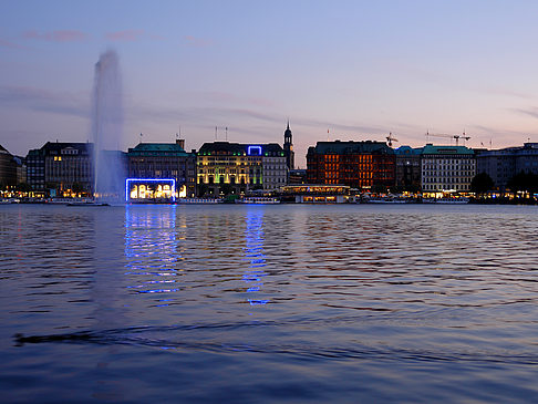 Fontäne auf der Binnenalster Fotos
