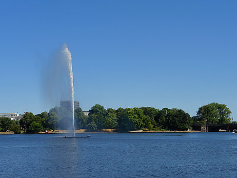 Fontäne auf der Binnenalster Foto 