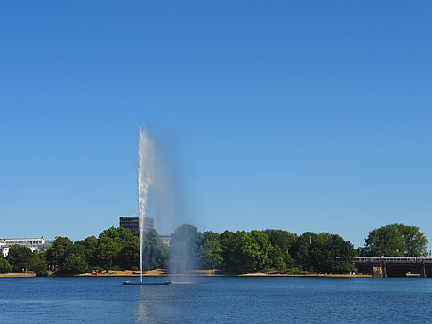 Fontäne auf der Binnenalster Foto 