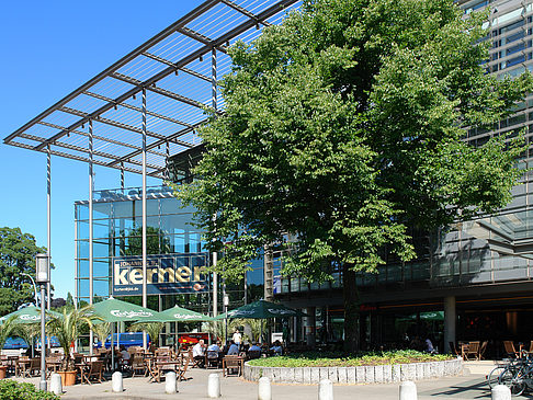 Ernst and Young - Straßencafe