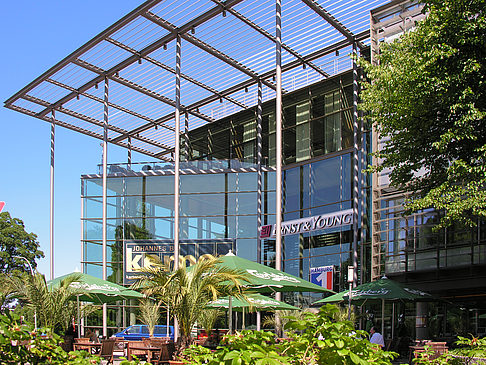 Ernst and Young - Straßencafe Foto 