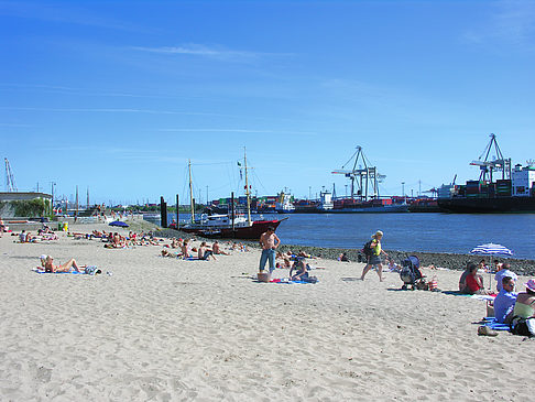 Strand und Hafen von Övelgönne Foto 