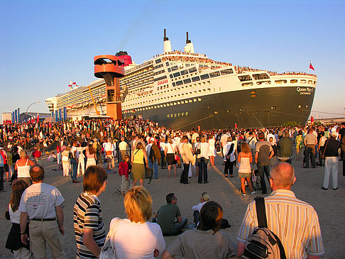 Queen Mary 2 - Volksfest Fotos