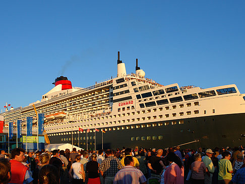 Foto Queen Mary 2 - Volksfest - Hamburg