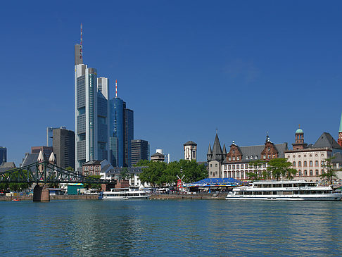 Foto Commerzbanktower hinter dem Saalhof - Frankfurt am Main