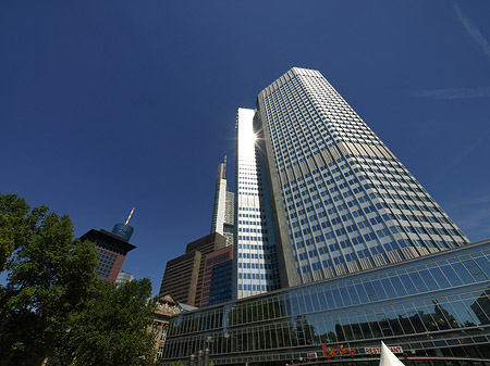 Fotos Eurotower mit Häusern | Frankfurt am Main