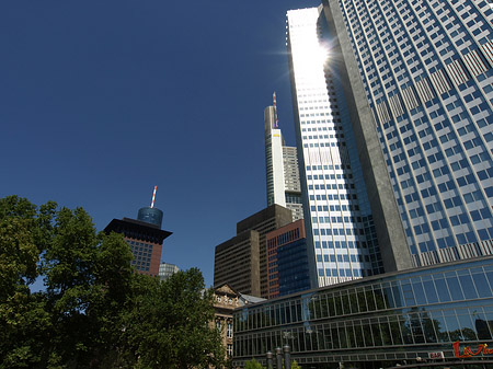 Fotos Eurotower mit Häusern | Frankfurt am Main