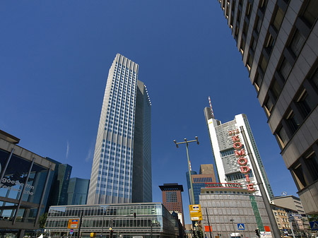 Foto Eurotower hinter Schauspiel Frankfurt