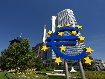 Fotos Eurozeichen mit Eurotower