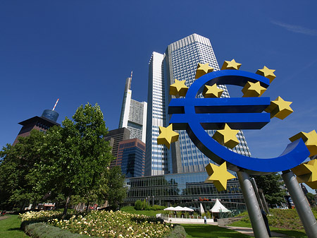 Fotos Eurozeichen mit Eurotower | Frankfurt am Main
