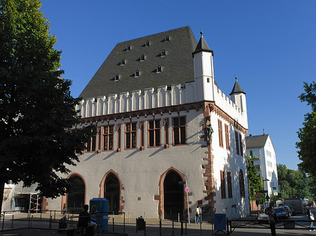 Foto Leinwandhaus mit Baum