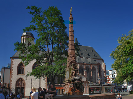 Foto Liebfrauenkirche mit Liebfrauenbrunnen - Frankfurt am Main