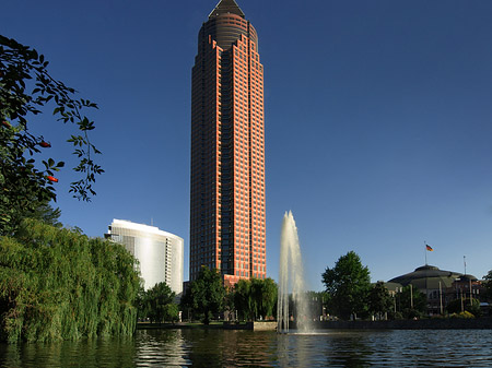 Foto Messeturm mit Ludwig-Erhard-Anlage